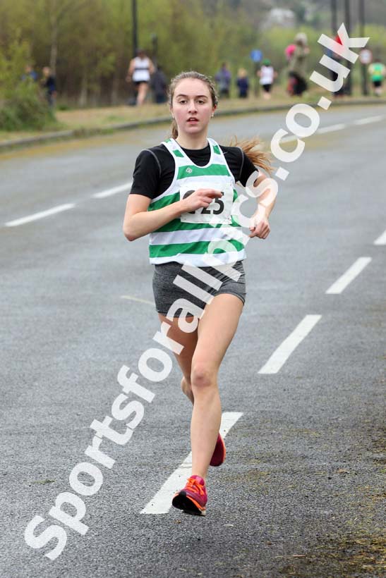 Senior womens relay, Elswick Good Friday Road Races. Photo: David T. Hewitson/Sports for All Pics